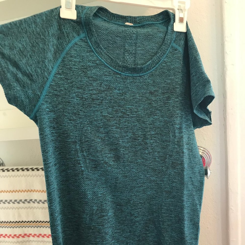 Lululemon Swiftly Tech Short Sleeve Crew Size 6